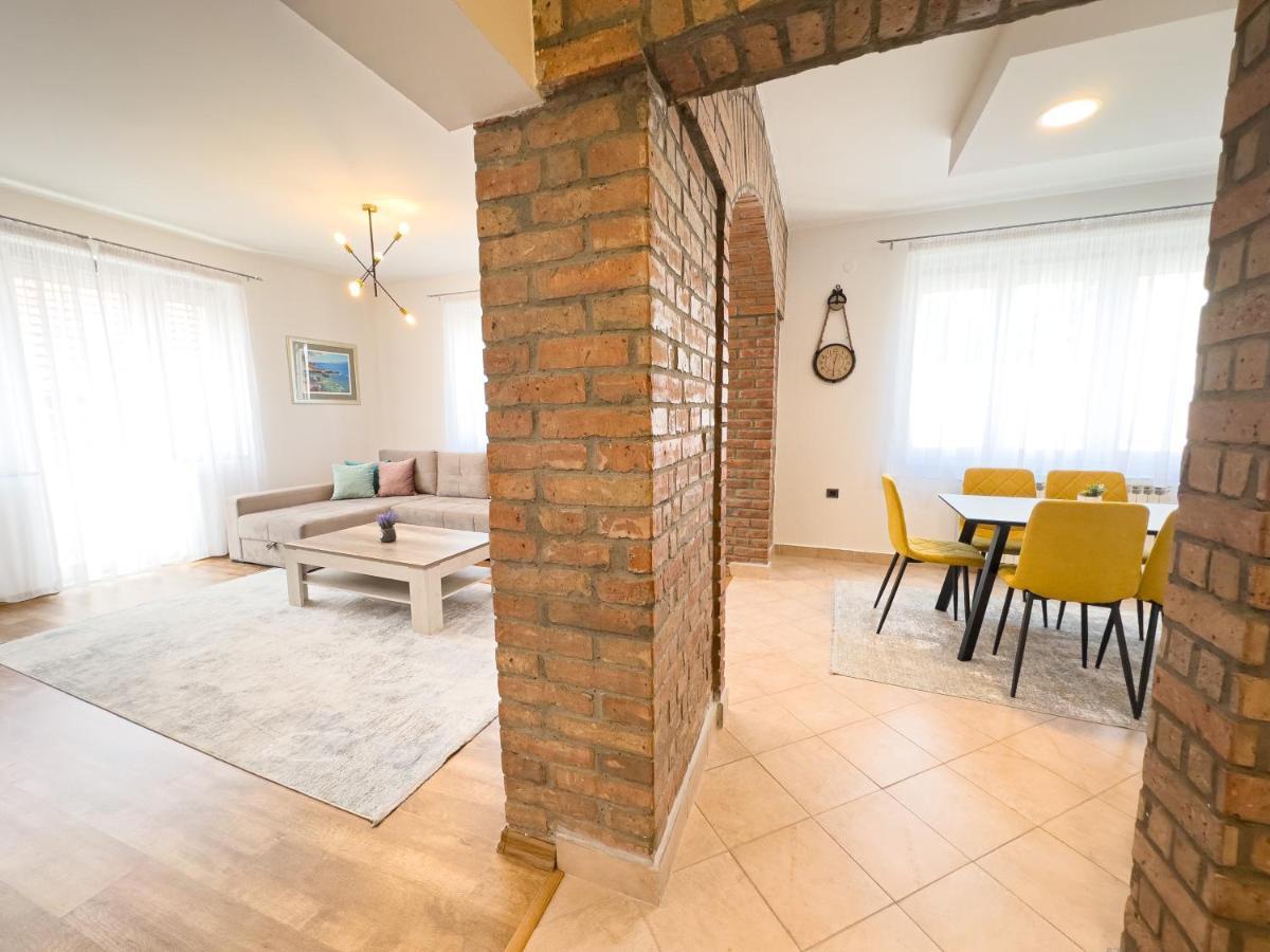 סראייבו Luxurious And Cosy Brick Apartment - Free Private Parking מראה חיצוני תמונה