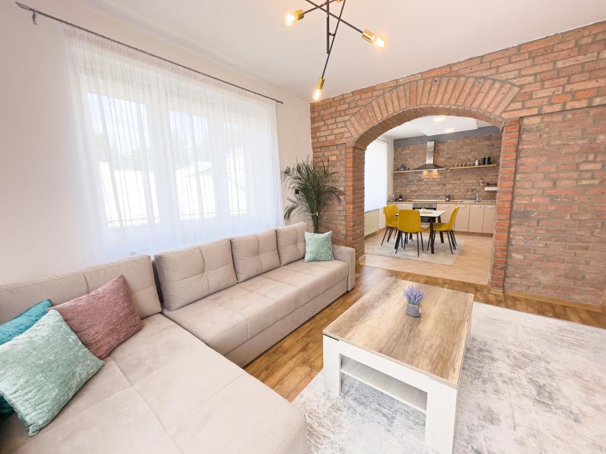סראייבו Luxurious And Cosy Brick Apartment - Free Private Parking מראה חיצוני תמונה