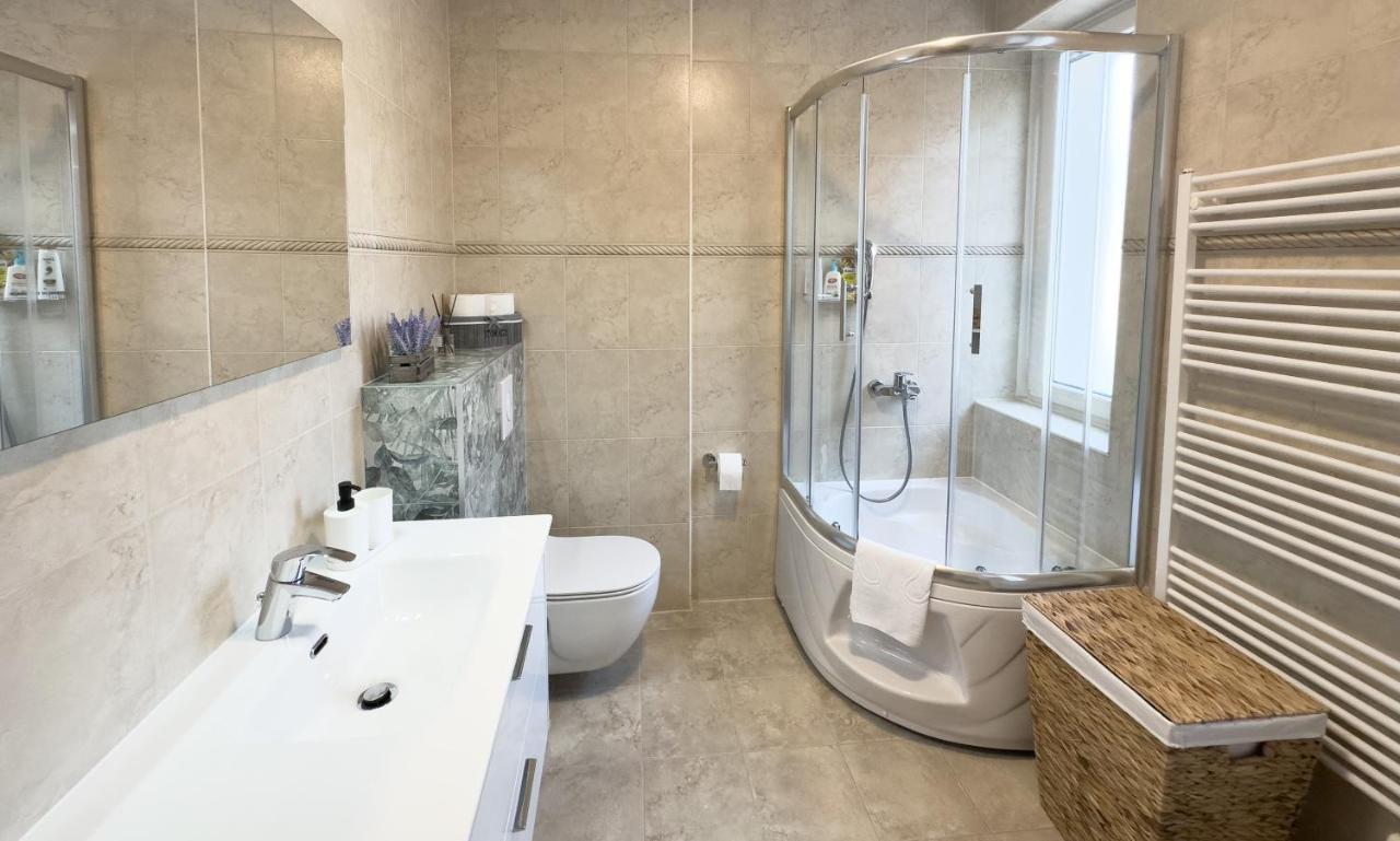 סראייבו Luxurious And Cosy Brick Apartment - Free Private Parking מראה חיצוני תמונה