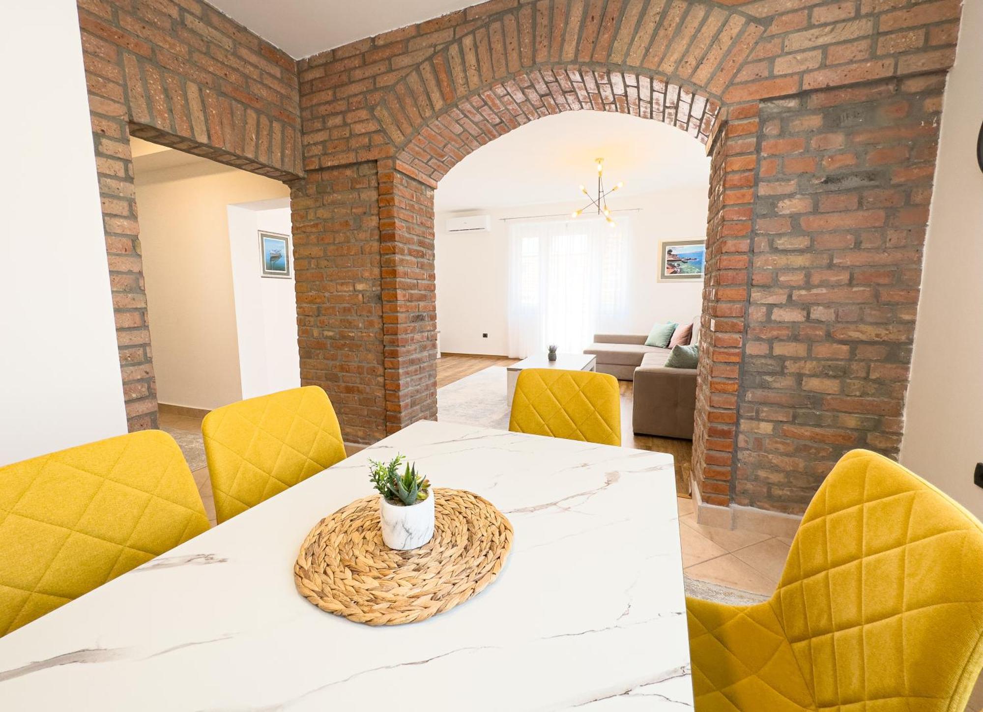 סראייבו Luxurious And Cosy Brick Apartment - Free Private Parking מראה חיצוני תמונה